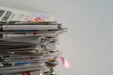 tidningar på hög